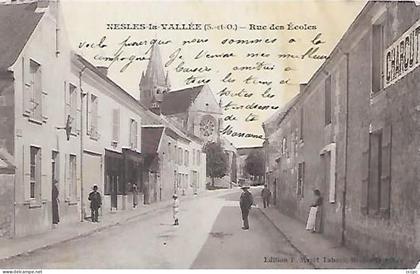 CPA Nesles-La-Vallée Rue des Ecoles