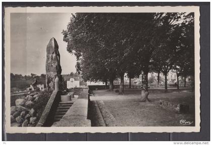 24 - Nontron (dordogne) - Place St-Etienne et Monument aux Morts - carte photo