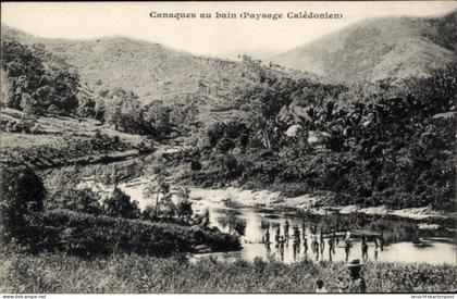 CPA Neukaledonien, Einheimische beim Baden, Landschaftsansicht