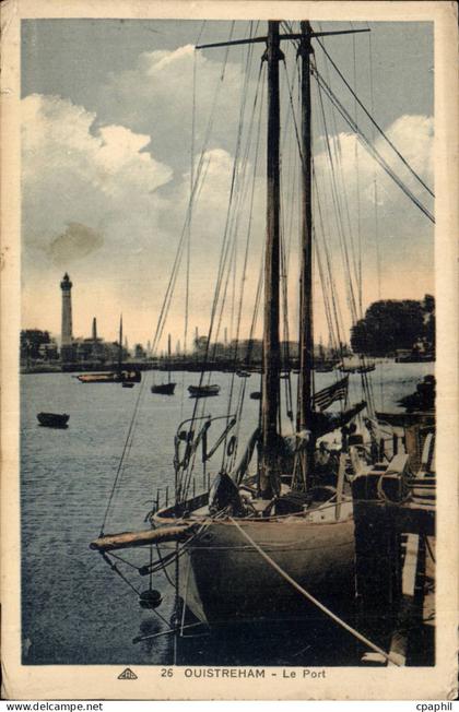 Ouistreham CPA Le port (bateau)