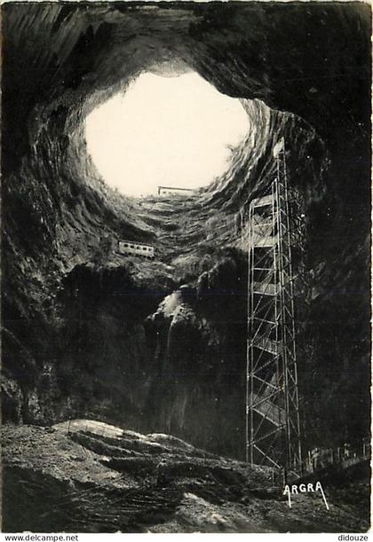 Carte Postale - 46 - Padirac - Gouffre de Padirac - 75 mètres de profondeur - Spéléologie - Carte dentelée - CPSM grand