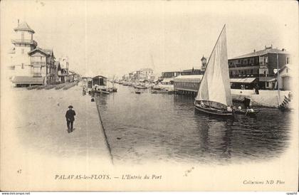 Palavas les flots CPA l'entree du port