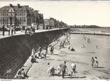 CPM Parame Promenade et Plage