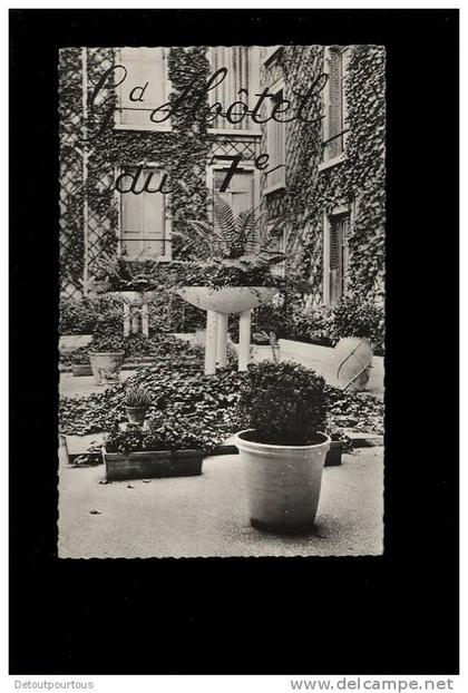 PARIS 7eme Arrondissement : Grand Garage Hotel du 7me 13 15 rue Chevert : un des jardins de l'hotel