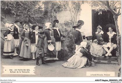 AHKP7-0641 - REGION - PAYS DE LA LOIRE - AU PAYS DU SEL - Retour de la vaisselle /B