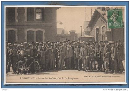 24 - PERIGUEUX --  Sortie des ateliers , Cie P. O. Périgueux
