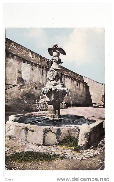 carte 1965 PERNES LES FONTAINES / LA FONTAINE DU CORMORAN
