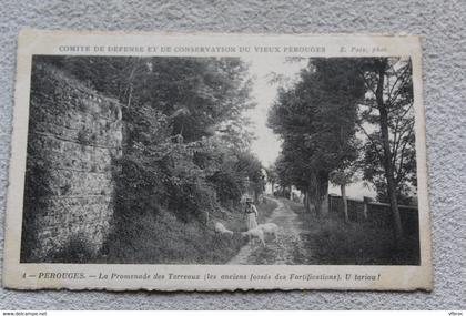 F692, Pérouges, la promenade des Terreaux, U tariou, Ain 01