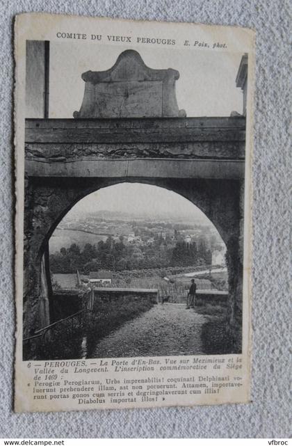 F694, Pérouges, la porte den bas, vue sur Meximieux, Ain 01