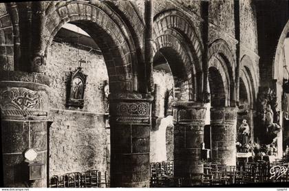 CPM Perros Guirec Interieur de l'Eglise Vieilles colonnes romanes