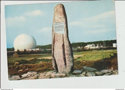 Dav : Côtes d' armor : Pleumeur Bodou : menhir