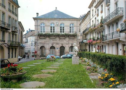 CPM Plombieres les Bains Vosges Place des Bains Romains Statue d'Auguste