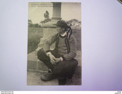 PLONEVEZ-PORZAY  (Finistère)  :  Costumes BRETONS