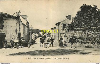 85 Le Poiré sur Vie, route d'Aizenay, animée avec les habitants, charrette, brouette ...
