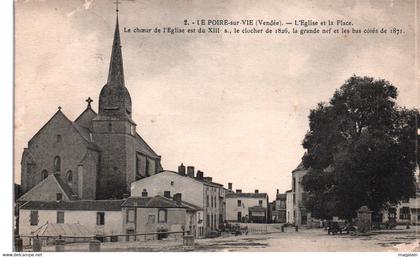 Le Poiré sur Vie : l'église et la place