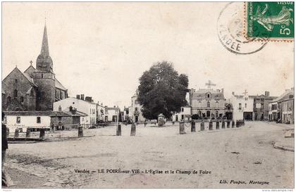 Le Poiré sur Vie : l'église et le champ de foire
