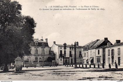 Le Poiré sur Vie : la place et l'Orme