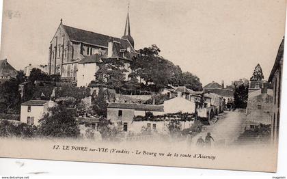 Poiré sur Vie : le bourg vu de la route d'Aizenay