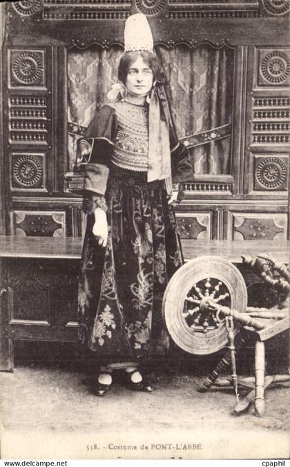 CPA Jeune fille Costume de Pont L'abbe