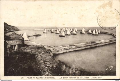 CPA Pont L'Eveque La Tour vauban et les jetees Avant port Bateaux