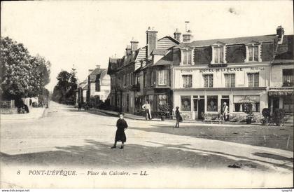 CPA Pont L'Eveque Place Du Calvaire