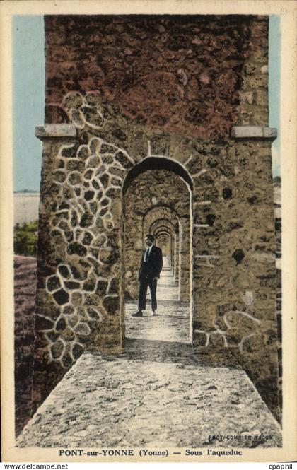 CPA Pont sur Yonne Sous l'aqueduc