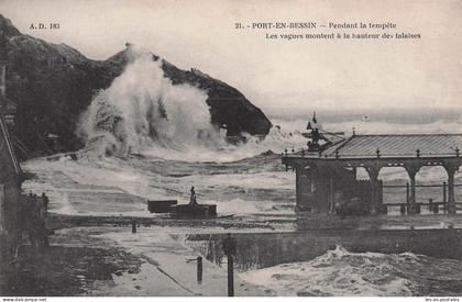 14 PORT EN BESSIN HUPPAIN PENDANT LA TEMPETE