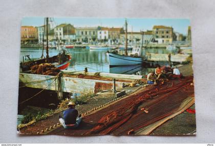 Cpm 1981, Port la Nouvelle, le port, remaillage des filets, Aude 11