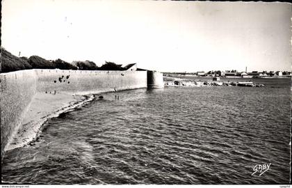 CPA Port Louis Les Remparts
