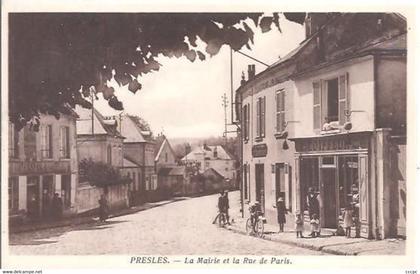 CPA Presles La Mairie et la rue de Paris