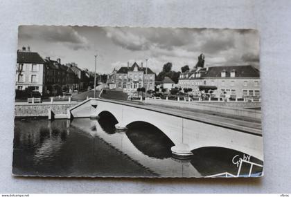 Cpsm 1967, Putanges, le pont, la place et l'hôtel de ville, Orne 61