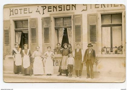 carte photo ancienne trouvée à Rambervillers (Vosges ) Hôtel Pension Restaurant,belle animation.