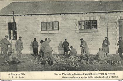 CPA Rennes Prisonniers allemands aux environs de Rennes Militaria