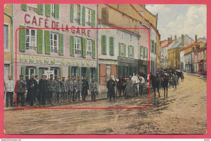 Rethel Ardennes : Convoi Allemand devant le Café de la Gare - Couleur - Guerre 1914-18