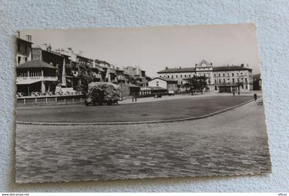 Cpsm 1953, Rive de Gier, place de la libération et l'hôtel de ville, Loire 42
