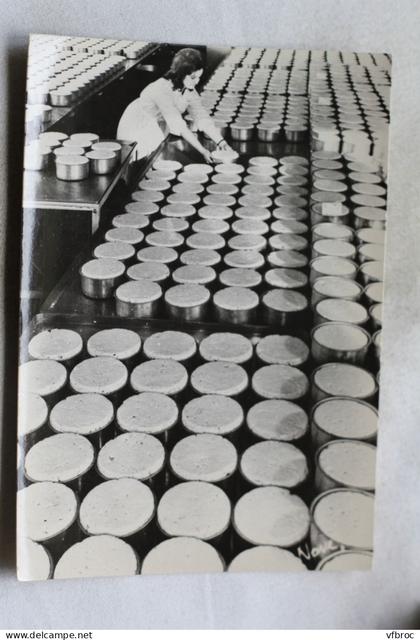 N845, Cpm, à la fromagerie, l'égouttage du Roquefort, Aveyron 12