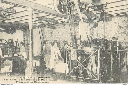 CPM Roquefort (Aveyron) des Caves et des Prod Reunis Piqueuses et Brosseuses