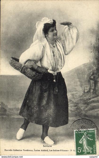 CPA Aux Sables D'Olonne Folklore