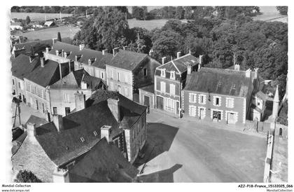 AZJP18-1229-53 - En avion au-dessus de SAINT-AIGNAN-SUR-ROE - La place