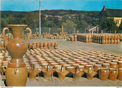 58 - Saint Amand en Puisaye - La cour du potier - CPM - Voir Scans Recto-Verso