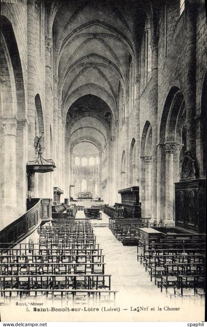 CPA Saint Benoit sur Loire Loiret La Nef et le Choeur