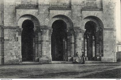 CPA Saint Benoit sur Loire Porche de l'Eglise