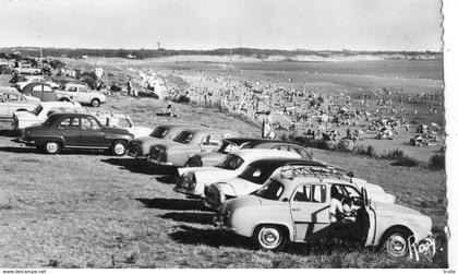 SAINT-BREVIN-L'OCEAN LA PLAGE (VOITURES ANCIENNES A IDENTIFIER)