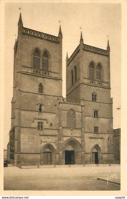 CPA Saint Flour Cantal La Cathedrale