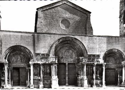 CPM Saint Gilles Eglise Abbatiale