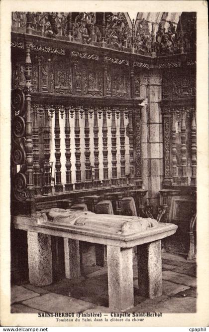 CPA Saint Herbot Chapelle Saint Herbot Tombeau du Saint dans la cloture du choeur