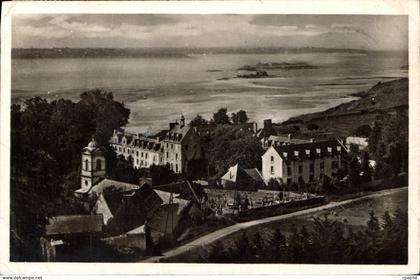 CPA Saint Jacut de la Mer C du N l'Abbaye et vue des Petite Roches et Grosses Roches