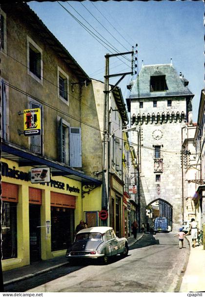 CPSM Saint Jean D'Angely La Tour Et La Grosse Horloge