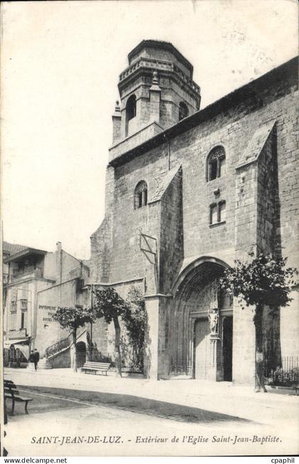 CPA Saint Jean de Luz Exterieur del'Eglise Saint Jean Baptiste