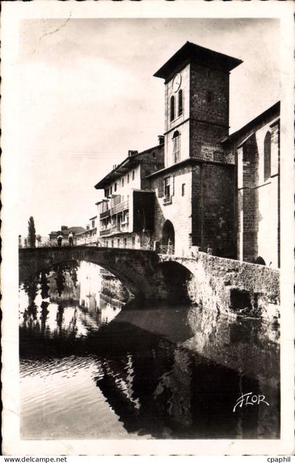 CPA Saint Jean Pied De Port L'Eglise Et La Nive